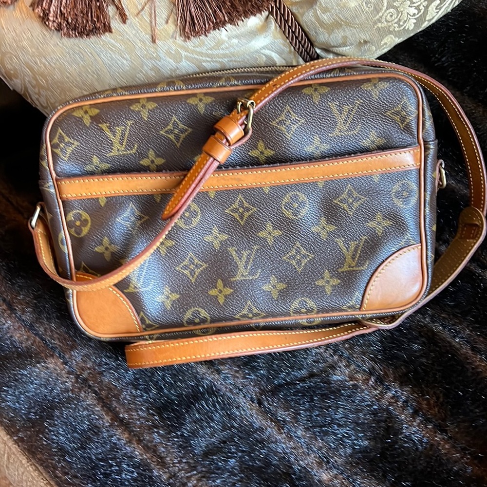 Trocadero, Louis Vuitton, monogram shoulder bag.
